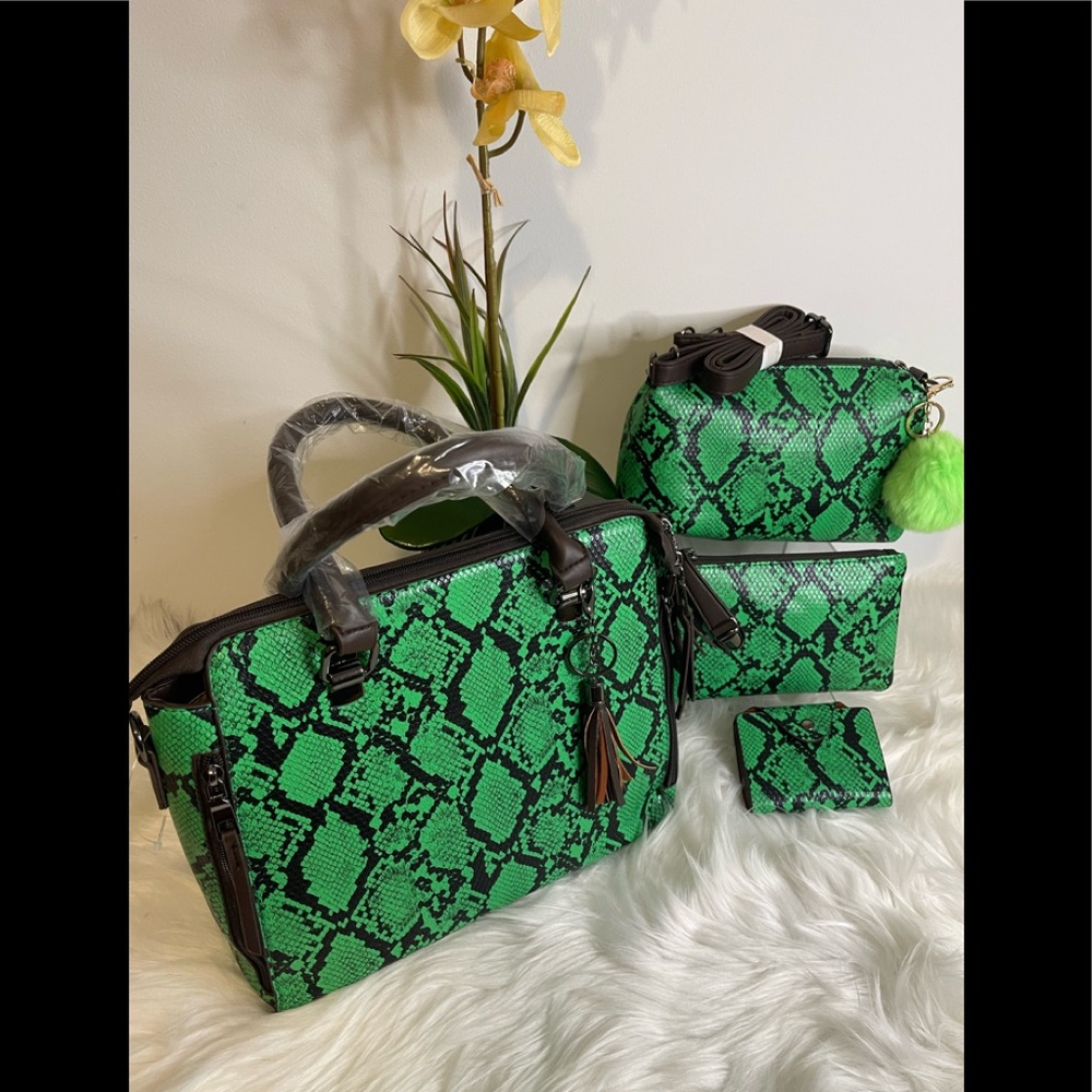 TOTE BAG..,,BUY ONE 4 IN ONE..,,GET 1/2 OFF ON ANOTHER 4 IN ONE!💕💕